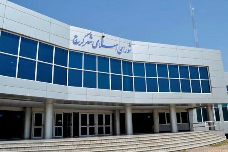 تجمع اعتراضی انبوه سازان به عوارض های غیر قانوی ساخت و ساز مقابل شورای شهر کرج
