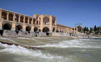 زاینده رود تا اواسط خرداد سال آینده جریان می یابد