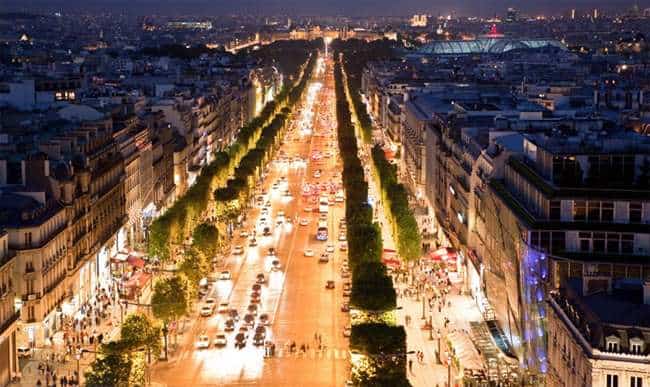 چرا خیابان شانزه لیزه معروف است؟
