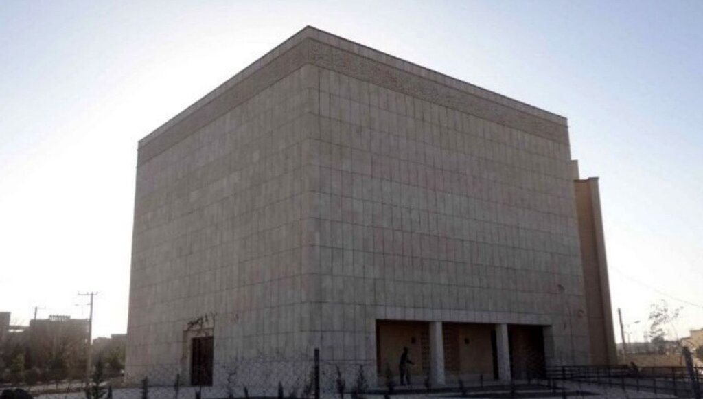 درج نام پادشاه عربستان بر نمای ساختمان حج و زیارت یزد!؟